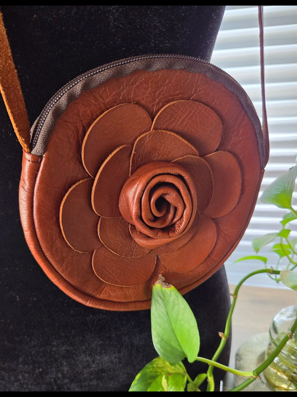 Vintage Puro Cuero Columbian Artisan Leather Flower Purse - Picture 2 of 7